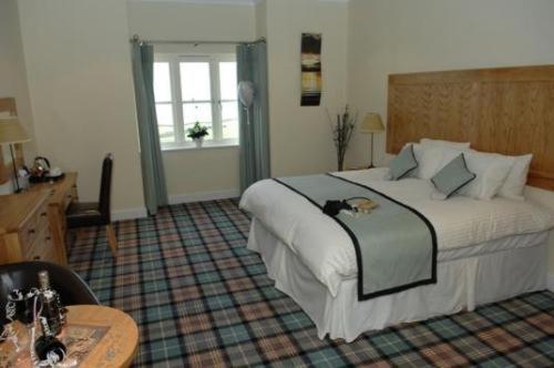 Newport Links Golf Club , Pembrokeshire Bed & Breakfast Exterior photo